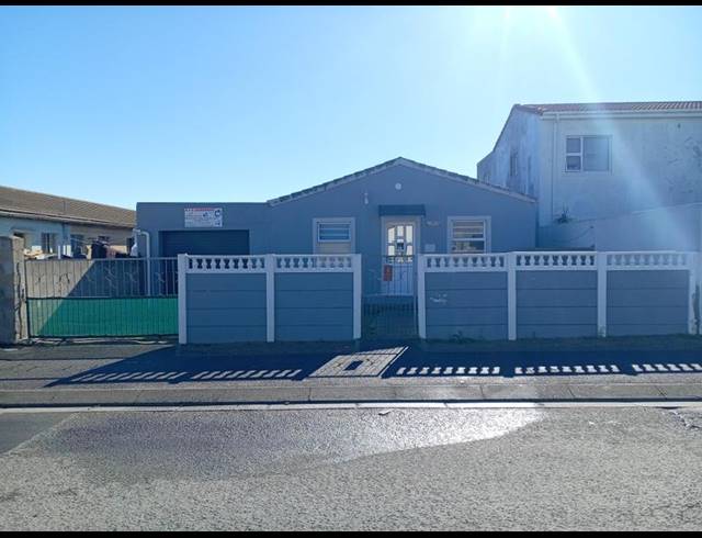 4 BEDROOM HOUSE FOR SALE IN SEAWINDS